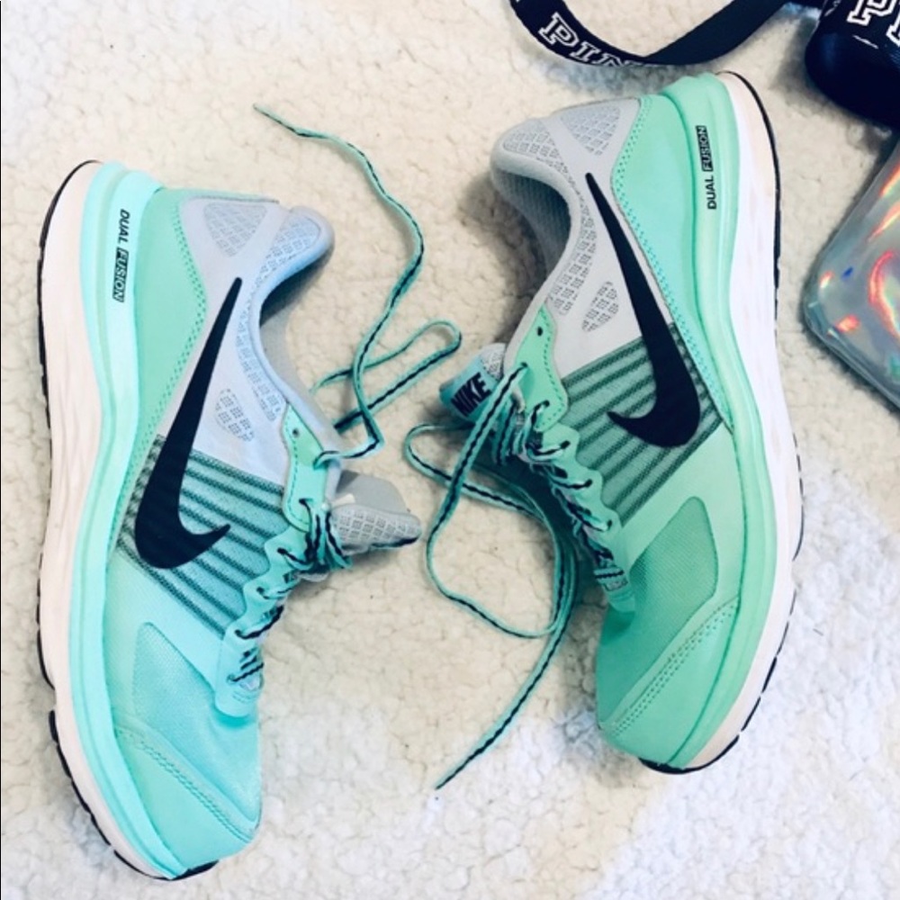 Nike mint colored dual fusion